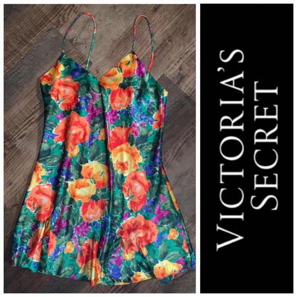 Victoria’s Secret Floral Chemise - Picture 2 of 3
